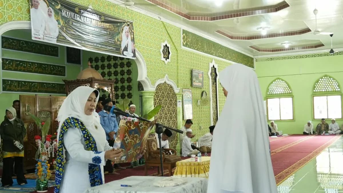 Katerina Susanti Herman Lantik Pengurus BKMT Kecamatan Gaung Periode 2026–2031