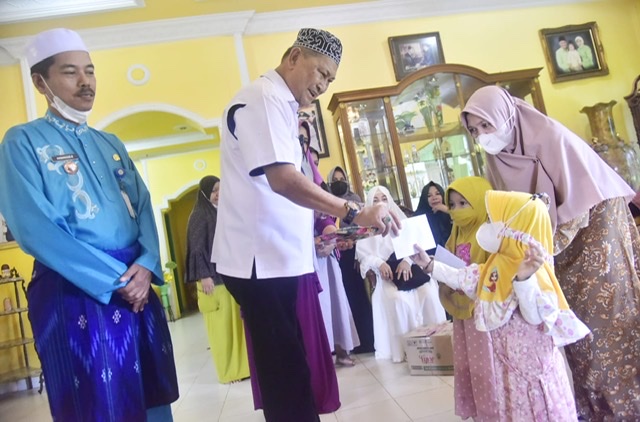 Wabup Inhil bagikan Santunan Anak Yatim Piatu