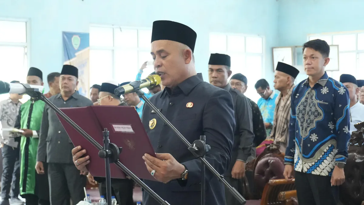 Bupati Herman Tegaskan Kepala Desa Harus Hadir untuk Masyarakat