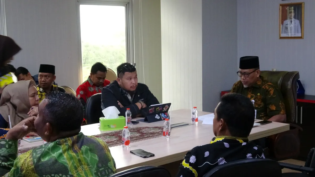 Kabel Fiber Optik Semrawut Ancam Tembilahan, Pemkab Inhil Siapkan Tim Gabungan Untuk Penertiban