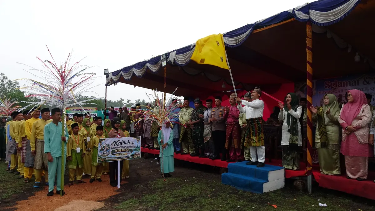 Bupati Lepas Pawai Ta’ruf dan Resmikan Bazar MTQ Mandah, Sarana Syiar Islam dan Tingkatkan Kreativitas Masyarakat