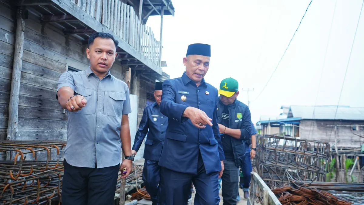 Tinjau Pembangunan Jerambah Khairiah Mandah–Igal, Bupati Herman Pastikan Kualitas Pekerjaan