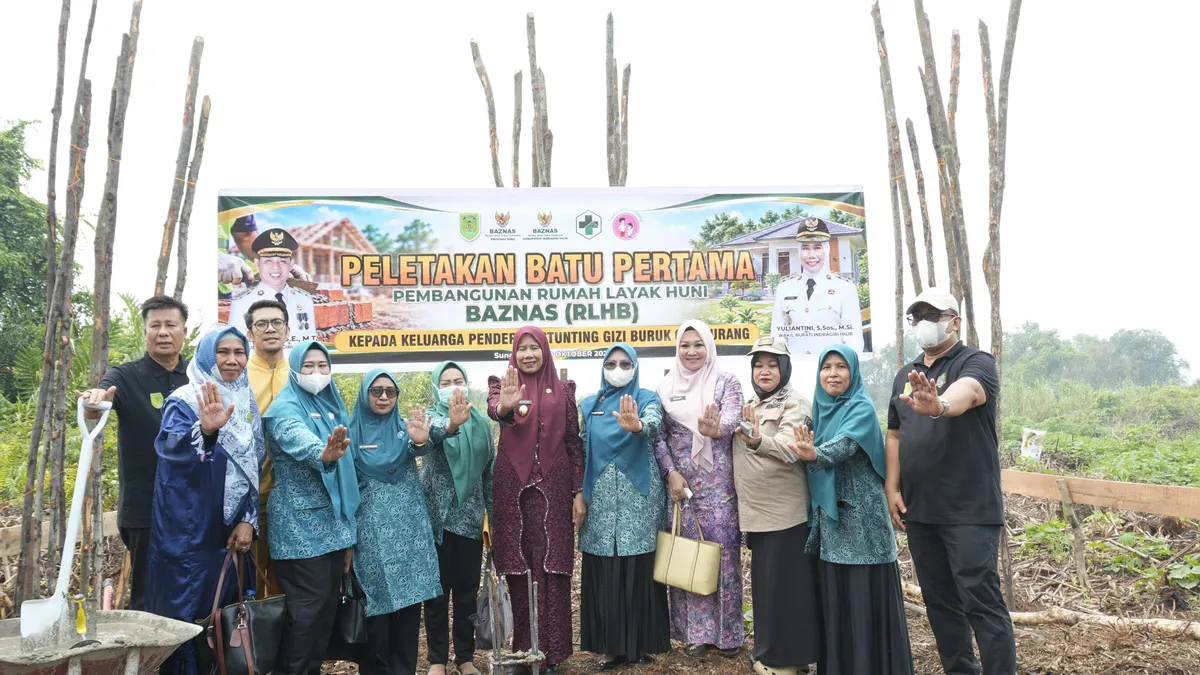 Tekan Risiko Stunting, Yuliantini dan Katerina Letakkan Batu Pertama Pembangunan Rumah Layak Huni di Sungai Luar