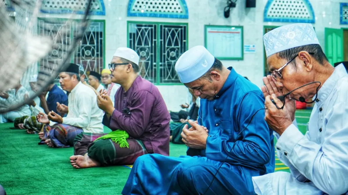 Program Suling Digalakan, Bupati Inhil Ajak ASN dan Pemkab Inhil Subuh Berjamaah di Masjid