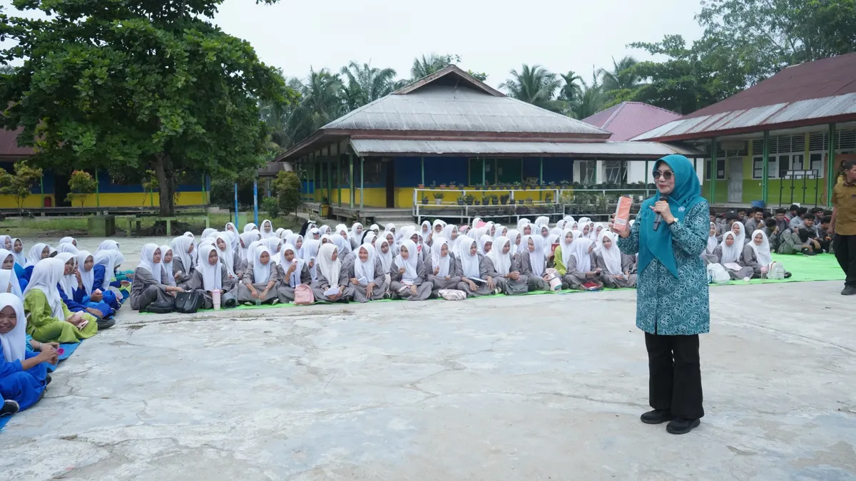 Katerina Susanti Herman Kampanyekan Pangan B2SA di SMA Negeri 1 Keritang, Tinjau Pojok Baca dan Rehabilitasi Gedung TK